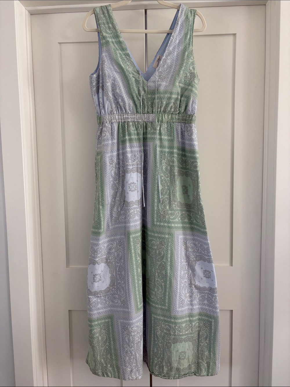 Universal Thread Green & Light Blue Paisley V-Neck Maxi Dress, small - Picture 1 of 6